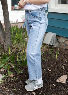 Jeans are so important and good jeans are HARD TO FIND. I am so picky about the ones I launch in the shop. But if you want a good pair of vintage washed denim that are comfy with a good amount of stretch - look no further! These are my new faves!! hallie is 5'8 and wearing a size 7 SIZE 1: 38" length, 24" waist, 34" hips, 28" in-seam SIZE 3: 38" length, 26" waist, 36" hips, 28" in-seam SIZE 5: 38" length, 28" waist, 38" hips, 28" in-seam SIZE 7: 38" length, 30" waist, 40" hips, 28" in-seam SIZE Good Jeans, Favorite Sweater, Washed Denim, Best Jeans, Hard To Find, Denim Wash, Product Launch, Size 7, How To Wear