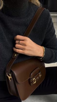 Sacs Tote Bags, Gucci Horsebit, Kelly Bag, Designer Crossbody, Monica Bellucci, Pretty Bags, Money Bag, Mode Inspo, Brown Bags