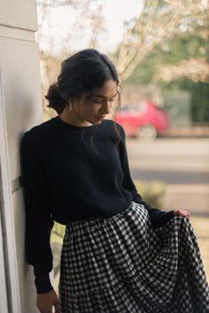 Mid Length Skirt Outfit, Tiered Skirt Outfit, Emmy Red Carpet, Emmys Red Carpet, Mid Length Skirt, Cute Modest Outfits, Gingham Skirt, The Emmys, Wardrobe Tips