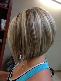 blonde bob with dark low lights - pretty color Κούρεμα Bob, Line Bob Haircut, Medium Bob Haircut, Stacked Bob Hairstyles, Stacked Bob Haircut, Shoulder Hair, Cute Hairstyles For Short Hair