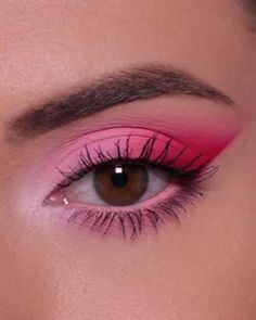 Summer Eye Makeup, Pink Eyeshadow Look, Pink Eye Makeup, Creative Eye Makeup, Pink Eyeshadow, Eye Look, Pink Makeup, Pink Eyes, Smokey Eye Makeup