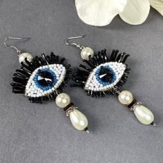 Pendientes de perno de ojo maligno redondo arco iris | Etsy Unique Embroidered Jewelry For Party, White Evil Eye Dangle Jewelry, Gift White Earrings With Diamond Eyes, Color