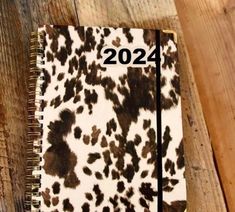 ✨🔸💠2024 Western Planners ��💠🔸✨ Size: 6.2x8.5”Hard cover Metal Ring binder Western School Supplies, College Accessories, Workout Recipes, Steer Head, Country School, Cowgirl Accessories, Country Stuff, Cute N Country, Future Classroom