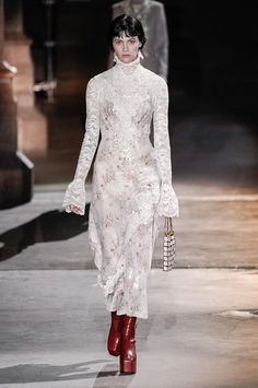 Paco Rabanne Fall 2020 Ready-to-Wear Collection - Vogue Church Attire, Couture Runway, La Fashion, Runway Collection, Fashion Show Collection, Look Fashion, Muse