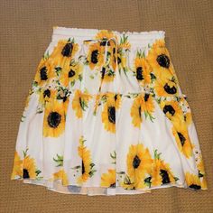 Never Worn Amazon Essentials Sunflower Skirt Size Small. No Holes Or Stains. Sunflower Skirt, Amazon Essentials, Womens Skirt, Sunflower, Size Small, Skirt, Sewing, Women Shopping, Gold