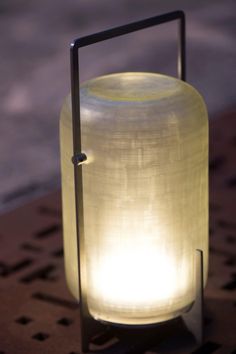 a light that is sitting on top of a piece of metal with an iron frame