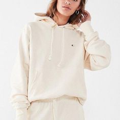 Champion Reverse Weave Cream Pullover Hoodie Features: Heavy Weight Fleece. Ribbed Cuff And Waistband, Embroidered Logo, Cream Color, Kangaroo Pocket, Hoodie With Drawstring Brand New With Tags Sport Clothes, Cream Hoodie, Clothes For Girls, Hoodie Outfit, Girls Wear, White Hoodie, Look Cool, Cream White, Hoodie Sweatshirt