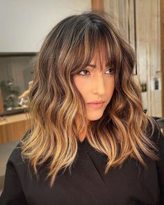 Brown Hair With Highlights And Wispy Bangs, Brown Hair Balayage Bangs, Bangs With Round Face Long Hair, Bangs With Thinning Hair, Brown Hair Balayage With Bangs, Shoulder Length Wispy Bangs, Bangs With Balayage, Highlights Brown Hair Bangs, Highlights Brown Hair With Bangs