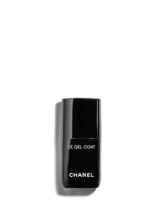 An innovative clear top coat that highlights the lacquered finish of LE VERNIS Longwear Nail Colour and extends its hold with a single swipe. Featuring film-forming agents, including resins that strengthen and intensify the glossy effect, the formula delivers a layer of shine. Camellia eco-ceramides, developed exclusively for CHANEL, coat nails with an additional seal of protection, while camellia oil accentuates their natural luster. Betina Goldstein, Chanel Nail Polish, Koh Gen Do, Surratt Beauty, Chanel Coat, Chanel Nails, Eye Palettes, Le Gel, Tom Ford Beauty