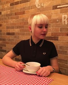 Skinhead Haircut, Blonde Fringe, Blond Hairstyle, Alternative Girl