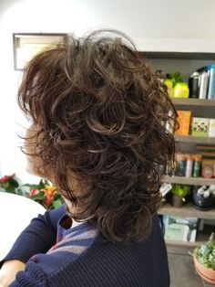 Short Haircut For Volumous Hair, Short Layer Curly Haircut, Shaggy Curly Hair Mid Length, Permed Wolf Cut, Shaggy Curly Hair Short With Layers, Loose Perm Mullet, Wolf Haircut Short Curly, Short Shaggy Haircuts Curly, Short Curly Haircuts With Layers