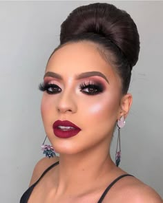 Holiday Makeup Looks, Holiday Makeup, Christmas Makeup, Red Lipstick, Gorgeous Makeup, Glam Makeup