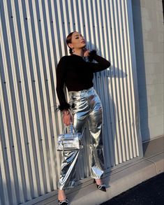 Futuristic Outfits Aesthetic, Futuristic Outfits, Outfits Europe, Fiesta Outfit, Birthday Fits, Metallic Pants, Italy Outfits, Metallic Skirt, Cute Simple Outfits