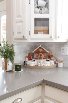 Lots of easy ideas to add some gingerbread decor to your Christmas kitchen. #christmaskitchen #kitchendecor #christmaskitchendecor #gingerbread #gingerbreaddecor #Christmasdecor