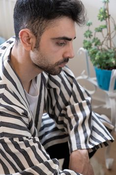 %100 Pure natural Turkish Cotton unisex Bathrobe Highly absorbant, lightweight. Machine washable warm/cold. Small to 3XLarge sizes You may also order luxurious gift boxes via the link below; https://www.etsy.com/listing/916109929/luxurious-gift-boxes?ref=shop_home_active_1&frs=1 Striped Long Sleeve Robe For Loungewear, White Cotton Relaxed Fit Robe, Oversized Cotton Robe For Home, Oversized Cotton Casual Robe, Cotton Bathrobe, Gown Photos, Women's Robe, Dressing Gown, Gift Boxes