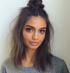 Collar Bone Hair, Easy S, Style Short Hair, Your Face, Office Hairstyles, Medium Short Hair, Collar Bone, Work Hairstyles, Short Hair Balayage