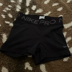 In Brand New Condition Nike Pro Outfit Ideas, Nike Pros Aesthetic, Volleyball Wishlist, Baddies Hairstyle, Chilling Outfits, Casual Country Outfits, Birthday Dress Women, Alt Clothes, Nike Short