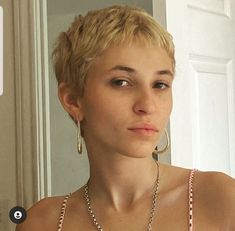 Style Undercut, Pixie Bob Cut, 2023 Pixie, Women Pixie Haircut, Haircut Transformation, Buzzed Hair, Colourful Hair