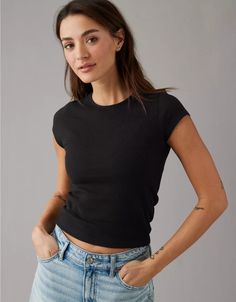 AE Hey Baby Ribbed T-Shirt Baby T Shirt Outfit Women, Black Baby Tee Outfit, Fitted Tee Outfit, Basic Tshirt Outfit, Basic Tee Outfit, Baby Tee Outfit, Soft Gamine, Ribbed Shirt, Outfit Inspo Casual