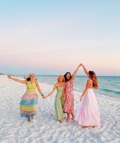 #beachday#friendship #beachlife #sunset Bestie Pics, Omega Alpha, Preppy Beach, Spring Break Trips, Summer Picture Poses, Dig Deeper, Senior Trip, Preppy Summer, Chi Omega