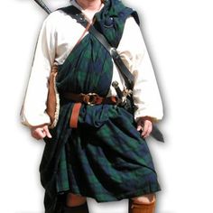 The “breacan an fheilidh” or “feile mor.” The great kilt dates back to at least the 16th century. Great Kilt Men, Great Kilt, Scottish Pride, Celtic Clothing, Scottish Clothing, Military Dress, Scottish Warrior, Scottish History