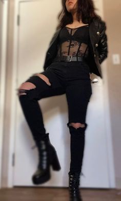 Gothic Edgy Outfits, Sleek Grunge Outfit, Glitter Grunge Outfit, Alternative Fashion Curvy, Goth Outfits Inspiration, Rock Goth Outfits, Alternative Goth Outfits, Black Grunge Aesthetic Outfit, Black Alt Outfits