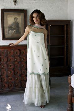 Indian Outfits Modern, Khadi Kurta, Embroidery Kurta, Kurta Sharara Set, Trendy Outfits Indian, Kurta Sharara, White Spaghetti, Celebrity Casual Outfits, Desi Fashion Casual