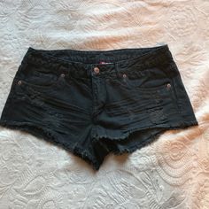 H&M Distressed Short Jean Shorts Black Color Front & Back Pockets Stretchy Material Size 6 New With Tags, In Excellent Condition Trendy Black Bottoms By H&m, Trendy Black Bottoms From H&m, H&m Black Bottoms For Summer, H&m Black Summer Bottoms, Trendy Black H&m Bottoms, H&m Black Short Bottoms, Fitted Black Ripped Shorts, H&m Black Shorts, H&m Shorts