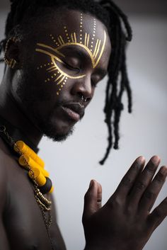 African Themed Makeup, Aboriginal Face Painting, Gold Face Paint Designs, African Warrior Face Paint, Egyptian Face Paint, Egyptian Makeup Men, Men Face Paint, Male Face Painting, African Makeup Ideas