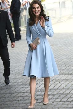 Vévodkyně Kate, Kate Middleton Style Outfits, Áo Blu, Herzogin Von Cambridge, Looks Kate Middleton, Robes Glamour, Kate Middleton Outfits, Kate Dress, Princess Catherine