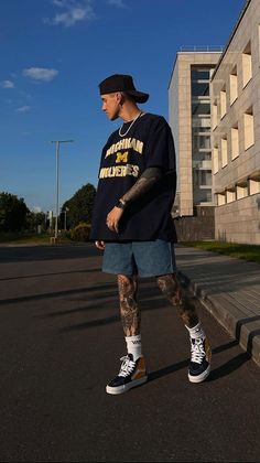 Bigger Guys Fashion Outfit, Crew Socks Outfit, Chris Brown Outfits, Mens Street Style Summer, Men Streetwear Fashion, Streetwear For Men, Mens Casual Outfits Summer, Dope Outfits For Guys, Mens Trendy Outfits