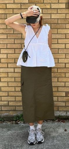 Chunky Legs Outfits, Short Slip Dress Outfit, Thrifted Outfit, Spring And Summer Outfits, Spring Summer Outfits, Modest Outfits, Look Cool, Get Dressed, Spring Summer Fashion