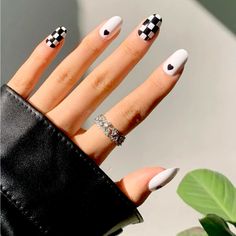 24pcs For Inclusive Sizing. Brand New Come With Mini Nail File & Adhesive Stickies Pattern Looks Great On All Skin Tones Bundle For Discounts Black And White Nail Designs, Black And White Nail Art, Checkered Nails, Kutek Disney, Fake Nails Designs, Lilac Nails, Colorful Nails, White Acrylic Nails, Black Nail Designs