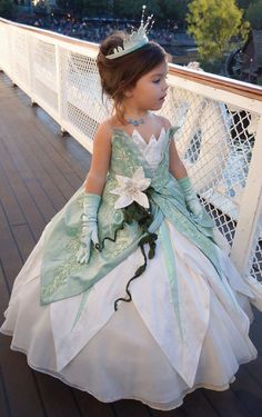 Disney Princess Dresses For Kids, Disney Princess Dress, Made Costume, Kids Room Curtains, Disney Costume, Princesa Tiana, Costume Disney