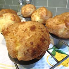 some food is sitting on a rack in the middle of a counter top with other pastries