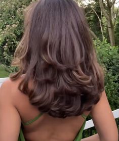 Long Layers On Shoulder Length Hair, Medium Hair Lots Of Layers, Short Long Layered Hair, Hair Cuts For Girls Medium, Layered Middle Length 90's Haircut, Haircut Inspo Medium Layered, Summer Hair Cuts Layered, Haircuts Unstyled, Shoulder Blade Length Hair With Layers