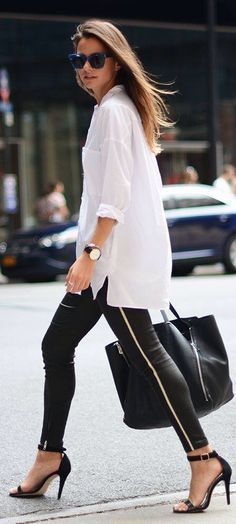 Look Legging, White Shirt Outfits, Black And White Outfit, Walking Down The Street, Girl Character, Heels Classy, Legging Outfits, Mode Casual, Looks Black