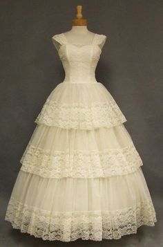 Occasional Clothing, Wedding Dresses Traditional, Tea Length Wedding Dresses, Bohemian Style Gown, Xv Dresses, 1940s Wedding, Types Of Gowns, Full Gown, Second Wedding Dresses