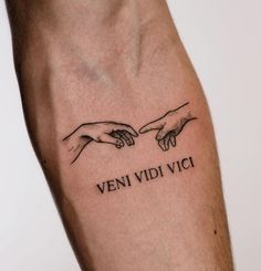 two hands touching each other with the words vein vidi vici written on it