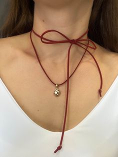 Chockers Ideas, Chokers Aesthetic, Choker Ideas, Choker Outfit, Long Choker Necklace, Red Choker, Cord Choker, Choker Black, Necklace With Pendant