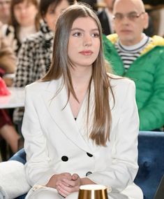 a woman sitting in front of a group of people