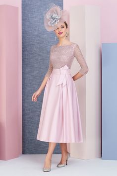 10-mother-of-the-bride-and-groom-outfits-for-summer-2018-14 Wedding Winter Outfit, Mother Of The Bride Outfits, Mother Of The Groom Dresses, Bride And Groom Outfits, Wedding Gown Styles, Chose Outfit