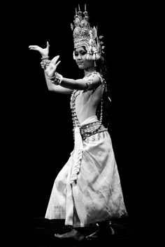 A dancer from Cambodia Khmer Dance, White Dance, Dress Up Boxes, Thai Art, Royal Ballet, Action Poses, Dance Photography