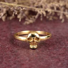 Small Skull Gold Ring, Handmade Halloween Ring, Gold plated Skull Ring, Horror Gold Ring, Finger Skull Gold Ring, Daily Wear Skull Ring,  Dimension :- JEWELRY CATEGORY:- HANDMADE RING PLATING:- 14k Gold  METAL: - Brass And 925 Silver RING SIZE:- ALL SIZES AVAILABLE PURTY:- 925 Shipping:- All the parcels will be shipped with in 1-2 days of purchase... Payment:- We accept payment through PAYPAL only.... I make every effort to picture each item as realistic as I can but colors can be slightly diffe Ring Horror, Ring Daily Wear, Halloween Ring, Small Skull, Gold Skull, Head Ring, Skull Head, Skull Ring, Ring Finger