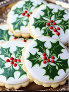 Wreath Cookies Royal Icing, Nativity Decorated Cookies, Christmas Cookie Decorating Ideas, Cookie Decorating Ideas, Faux Desserts, Christmas Cookie Decorating, Christmas Cutout Cookies, Decorated Christmas Cookies, Pastry Ideas