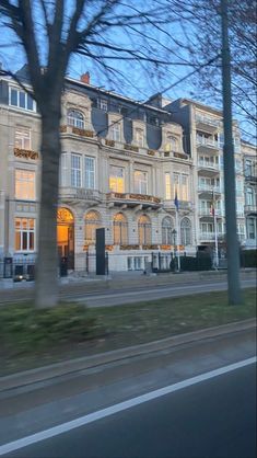 an old building is lit up by the light of the street lamps in front of it