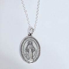 Beautiful Miraculous Virgin Mary Medal Necklace .925 Stamped 17" Silver Plated Cable Chain Virgin Mary, Cable Chain, Womens Jewelry Necklace, Silver Plate, Silver Plated, Jewelry Necklaces, Cable, Necklaces, Women Jewelry