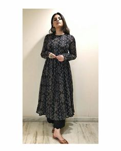 Gown Style Kurti Designs, Back Pattern For Gown, Georgette Kurtis Stitching Ideas, Long Georgette Kurtis, Georgette Suit Designs Indian Style, New Trendy Dresses Indian, New Boutique Dress Design, Dresses Trendy Casual, Women Dresses Indian