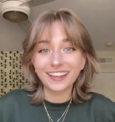 Shaggy Short Hair With Bangs Straight, Short Layered Haircuts Bangs, Short Haircut Unstyled, Wolfcut Thinner Hair, Short Bob With Layers And Curtain Bangs, 90 Short Hairstyles, Chin Length Shaggy Haircuts, Shaggy Collar Bone Length Hair, Medium Length Queer Haircut