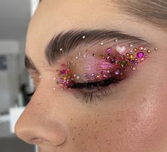 Unique Bridal Makeup Looks, Sparkle Outfit Ideas, Custom Eras Tour Outfit, Colourful Makeup Ideas, Sparkle Makeup Looks, Opal Outfit, Make Up Sparkle, Colourful Makeup Looks, Gemstone Makeup